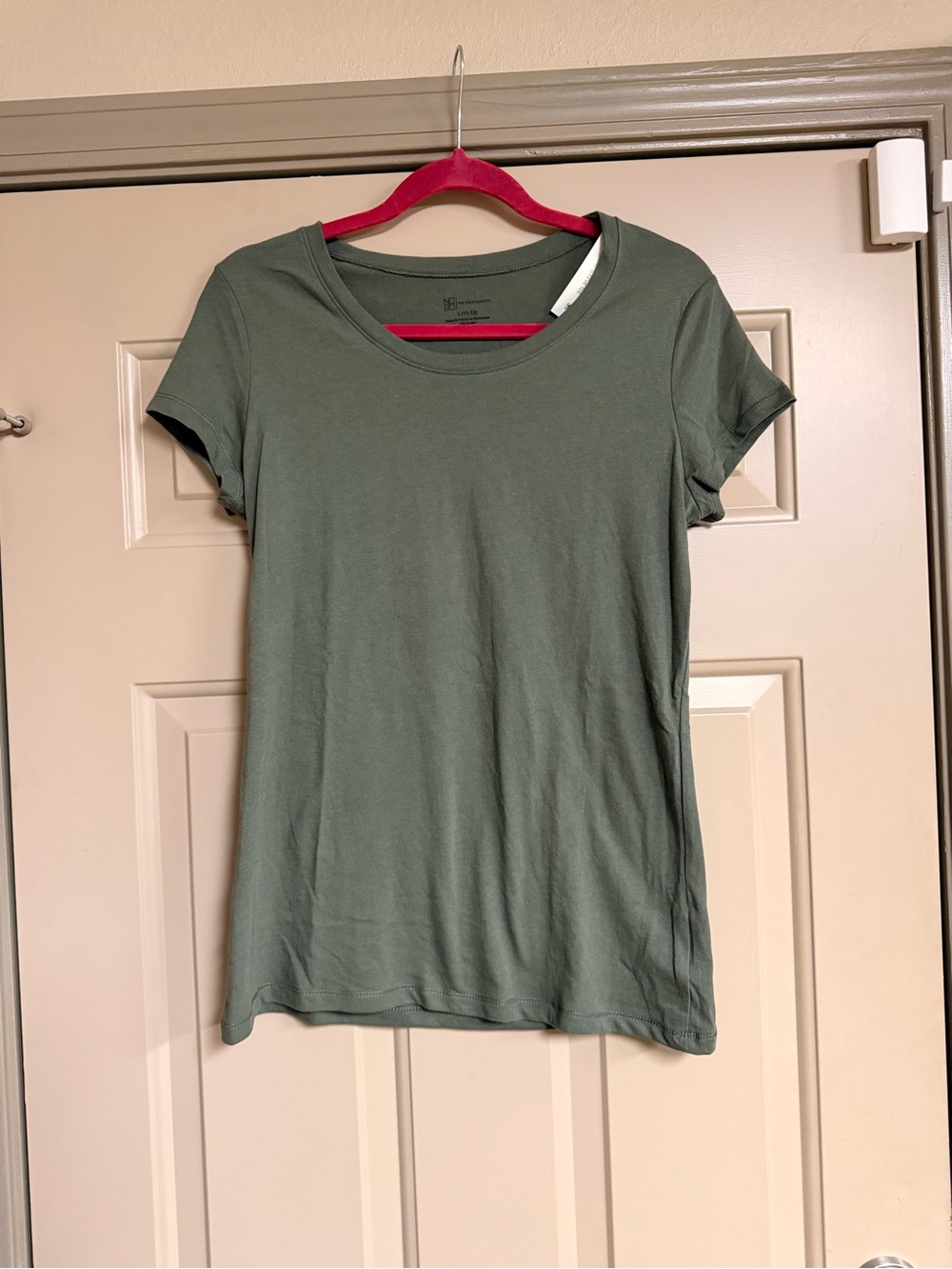 No Boundaries Women’s Size Large Olive Green Short Sleeve Scoop Neck T-Shirt